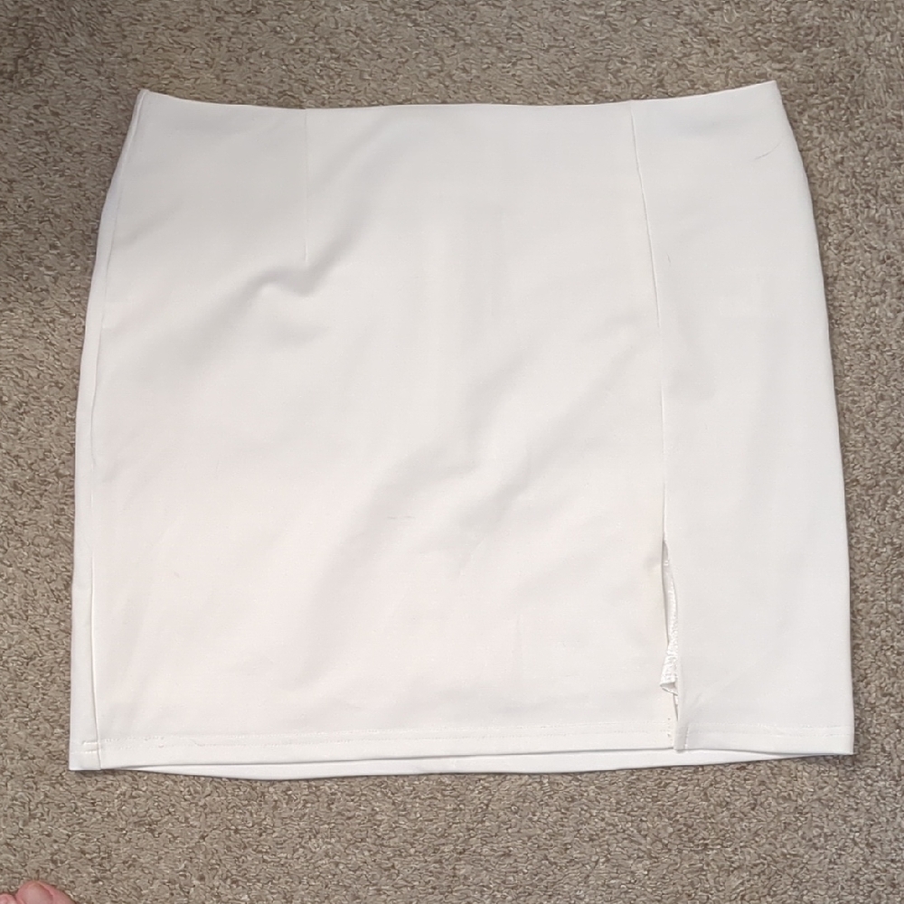 Amazon White Pencil Mini Skirt with Slit